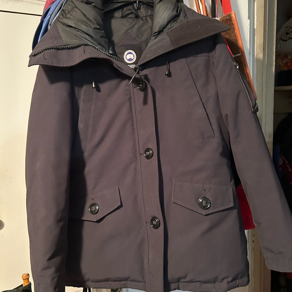 Canada Goose bomber, size large(cut small). Fur trim removed.